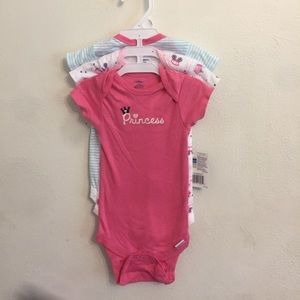 Gerber new with tags 3 onesies